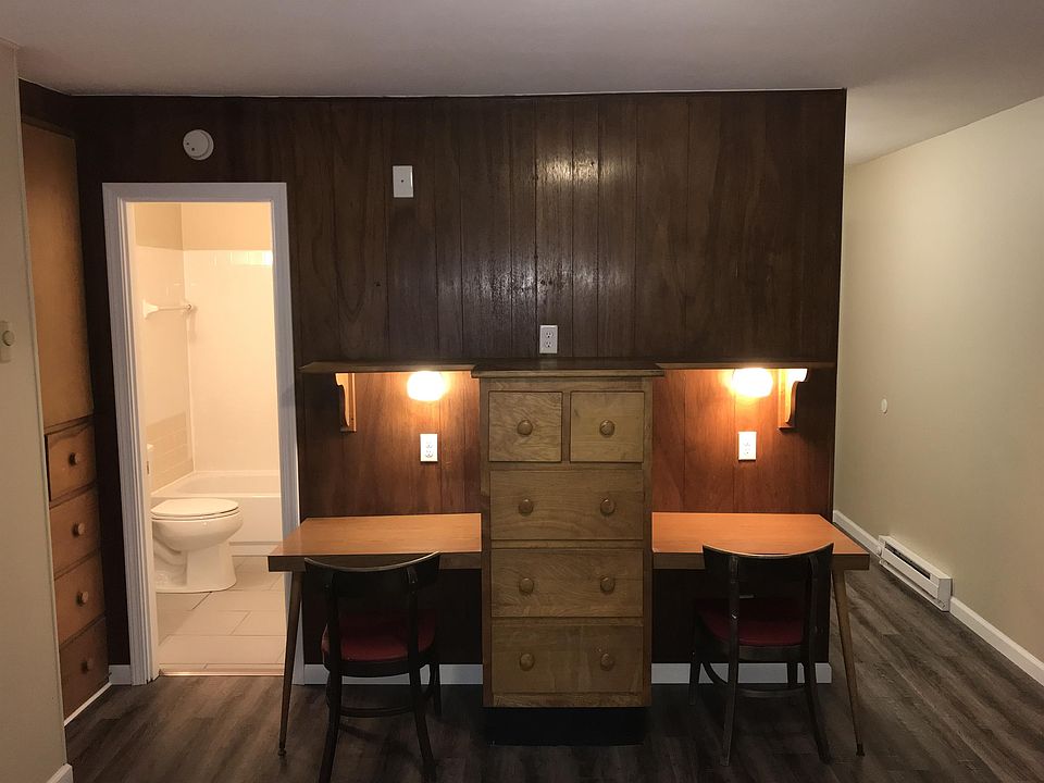 Built in desks with shelving