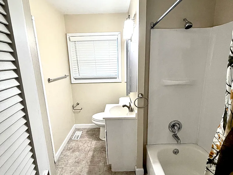 9809 Old Six Mile Ln — Photo 9