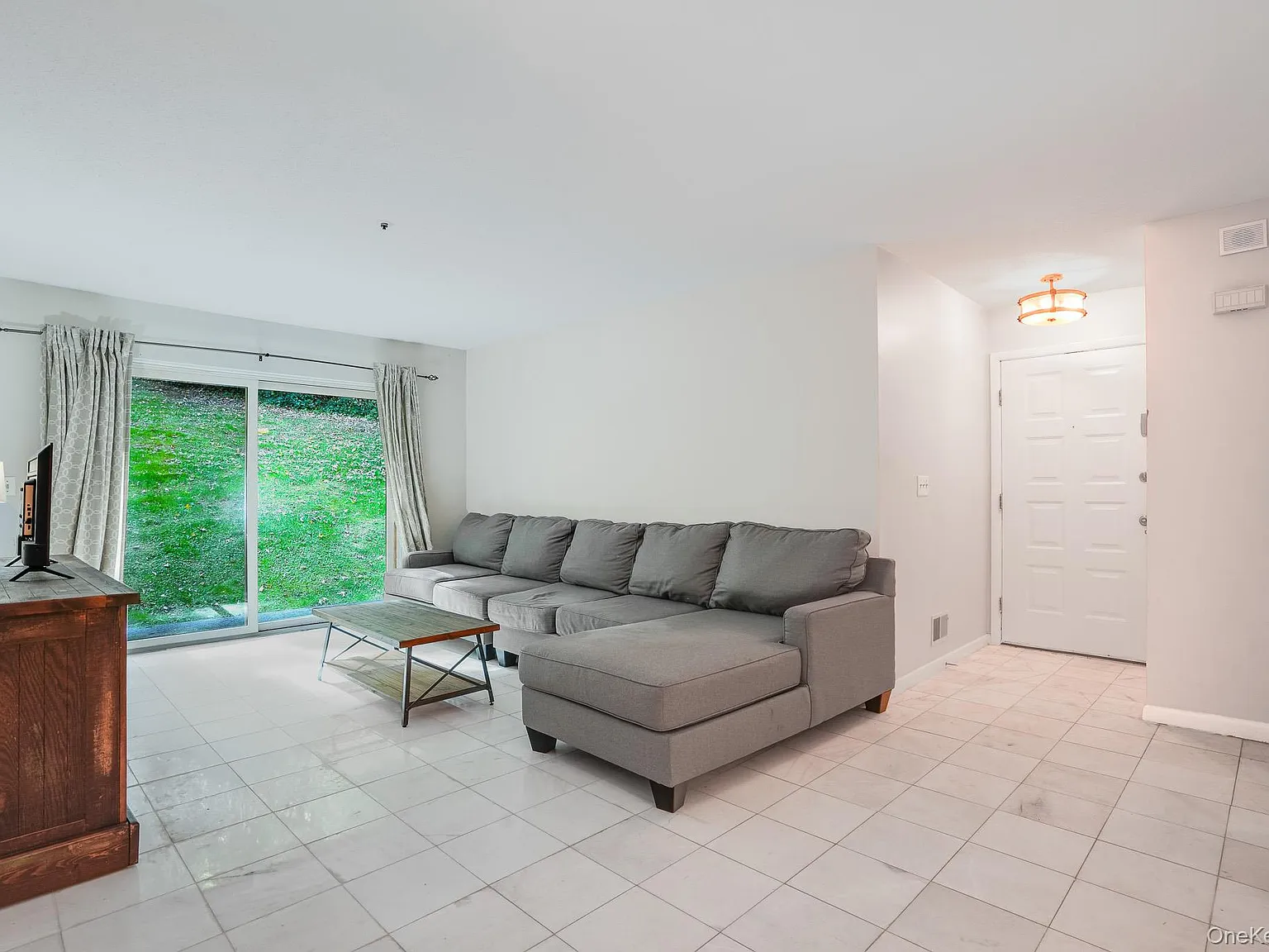 2 bed, 2.0 bath, 1100 sqft, $3,500 — Photo 4