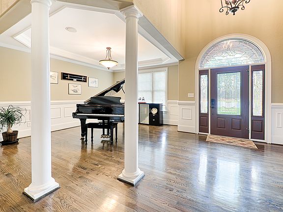 2nd image of 3004 Laurie Ct
