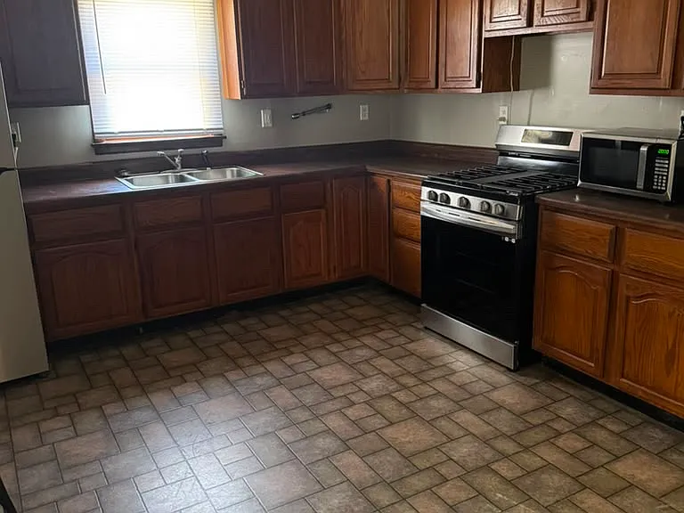 2930 E Wallace St — Photo 5