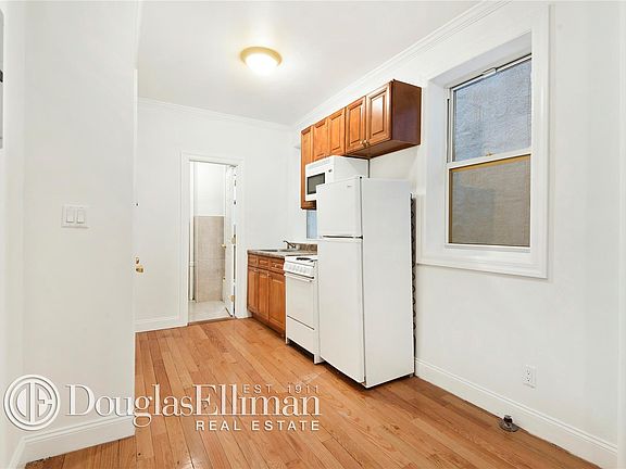4th image of 514 E 12th St APT 11