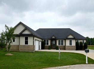 1386 Pelican Hill Ct, Lincoln, IL 62656