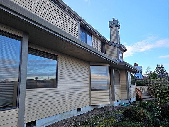 3rd image of 61 Leschi Drive SW
