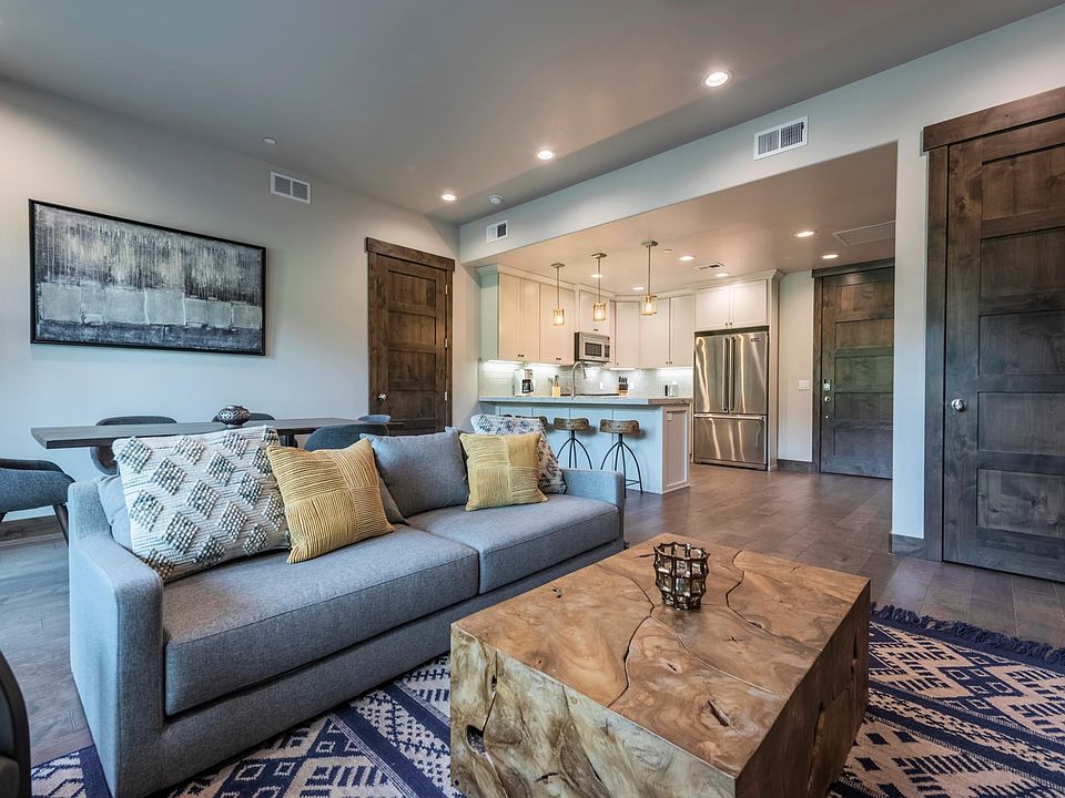 1st image of 3793 Blackstone Dr #1E