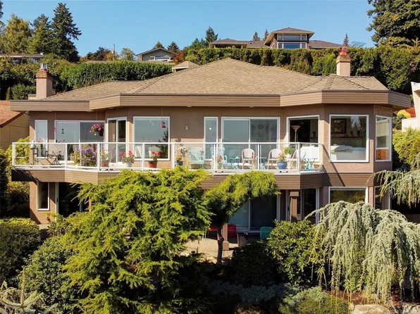 5009 Georgia Park Ter, Saanich, BC V8Y 2B8