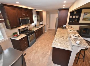 2700 Springdale Rd, Brookfield, WI 53045