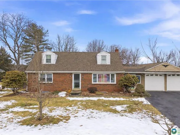 1390 Oakwood Dr, Bethlehem, PA 18017