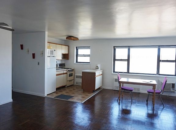 5th image of 222 N Broadway APT 6A