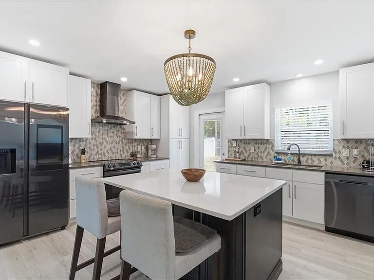 1009 Chester Dr — Photo 6