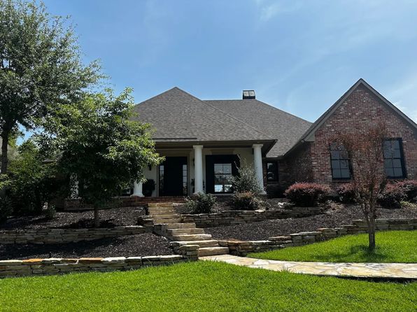 1073 Waters Edge Cir