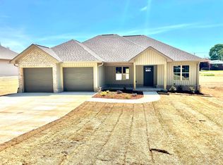 60 Vaughn Ave, Killen, AL 35645