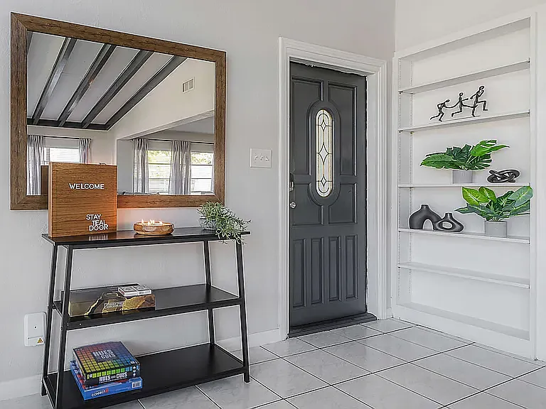 4301 N Albany Ave — Photo 10