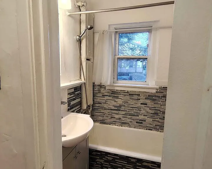 Devonshire Apartments at 1107 Pennsylvania St — Photo 12