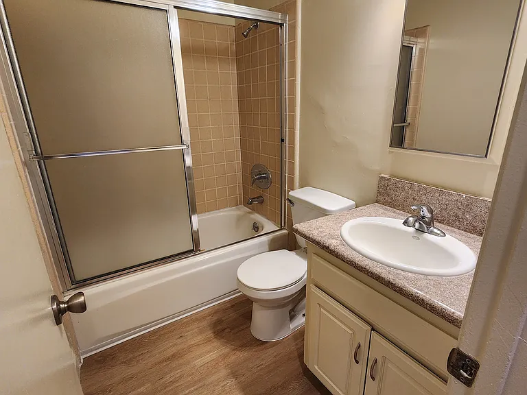 14260 Roscoe Blvd #8 — Photo 6