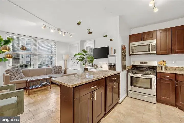 1 bed, 534 sqft, $2,995 — Photo 3