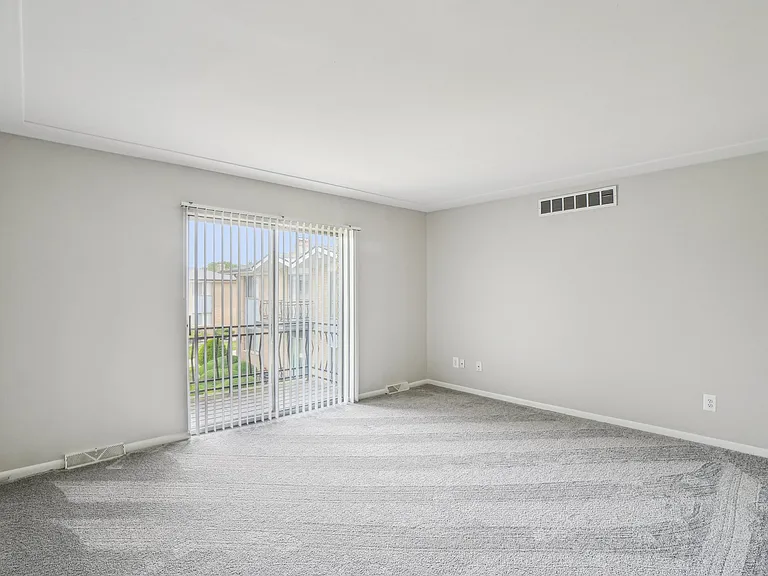 Rivercrest Apartments — Photo 41