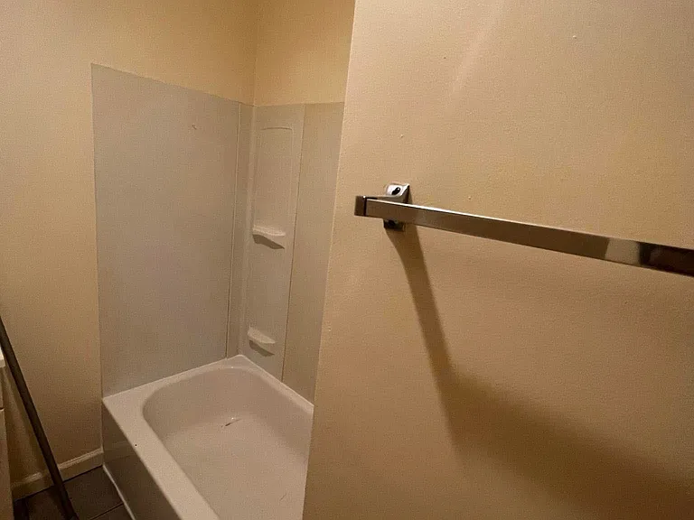 492 W State St #1F — Photo 10