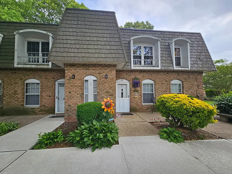 655 Middle Country Rd #2H2 — Photo 43