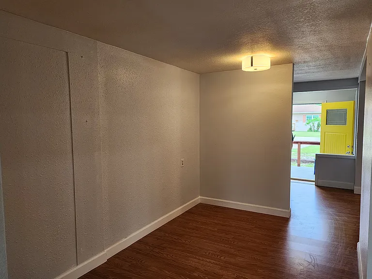 8 Poinsettia Dr — Photo 10