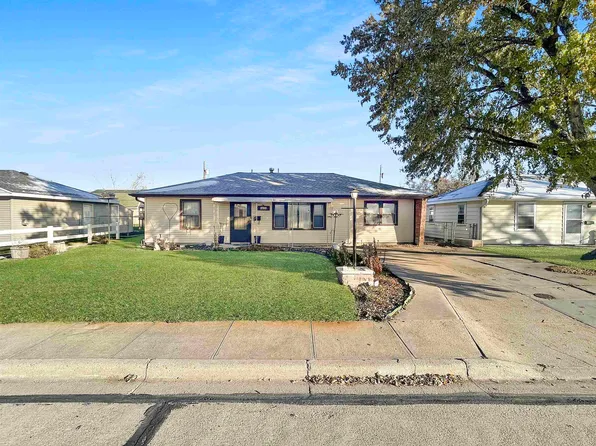 616 E 13th St, Cozad, NE 69130