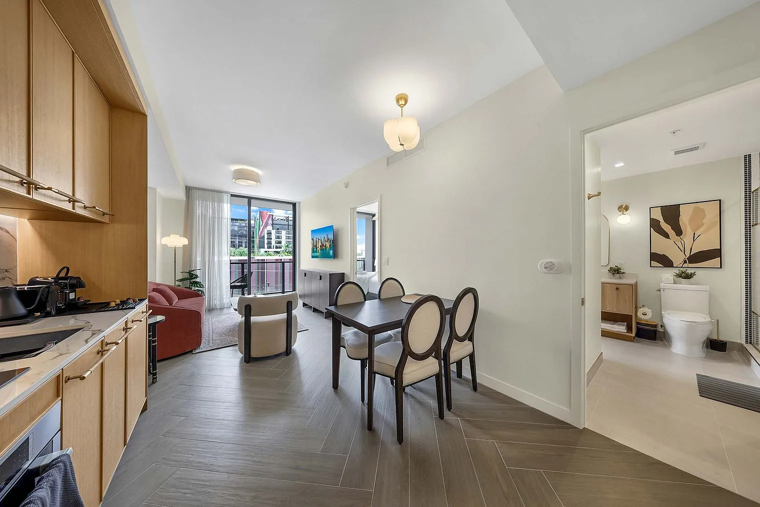 1 bed, 1.0 bath, 635 sqft, $2,444 — Photo 3