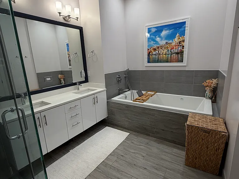 1644 W Erie St #1 — Photo 23