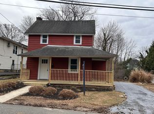 12 Canyon St, Huntington, NY 11743