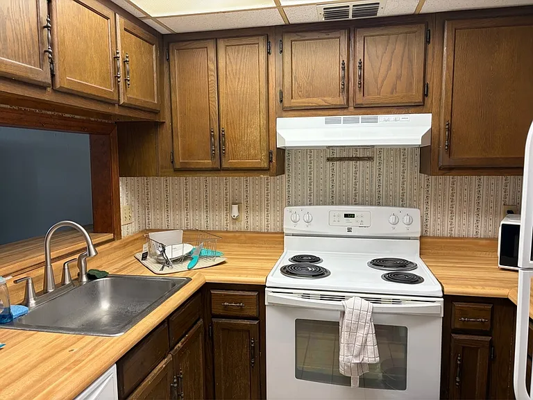 1942 Larette Dr #A — Photo 2