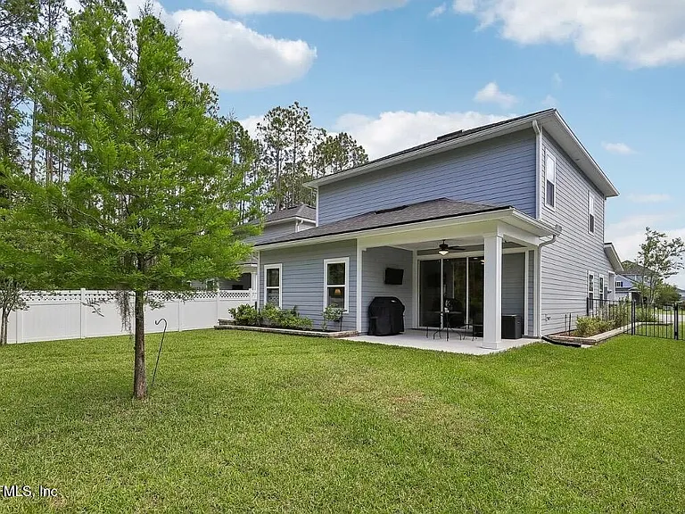 323 Holly Forest Dr — Photo 4