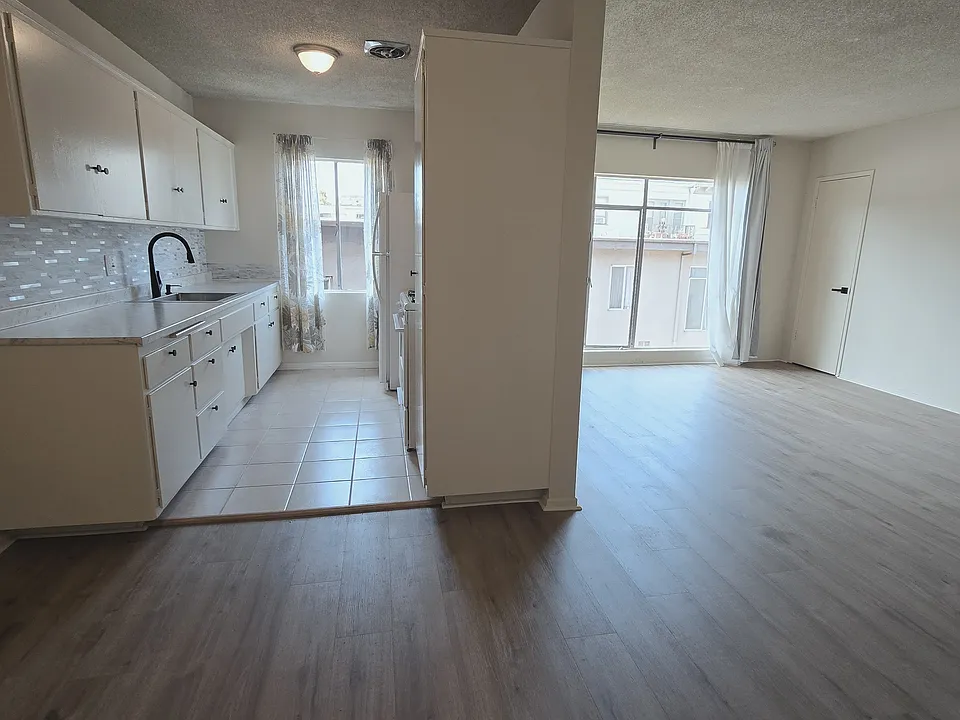 526 S Saint Andrews Pl #28