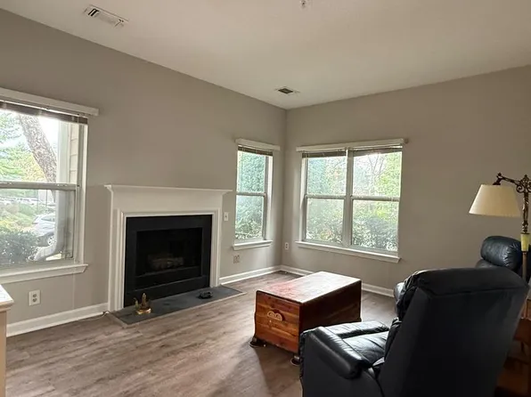 14300 Grape Holly Grv APT 15, Centreville, VA 20121