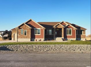 1445 E Cluff Ln, Lake Point, UT 84074