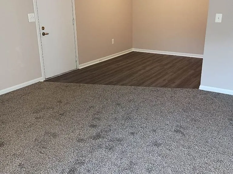 185 - COUNTRY VIEW APARTMENTS — Photo 15