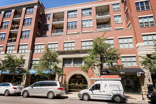 1st image of 3140 N Sheffield Ave APT 402