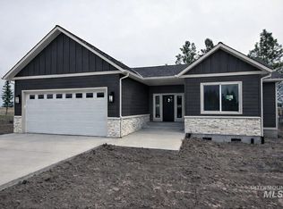 516 Maple Ct, Genesee, ID 83843
