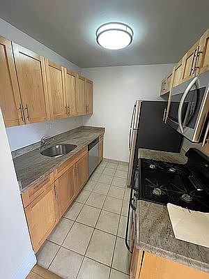 3rd image of 123-33 83rd Ave #803