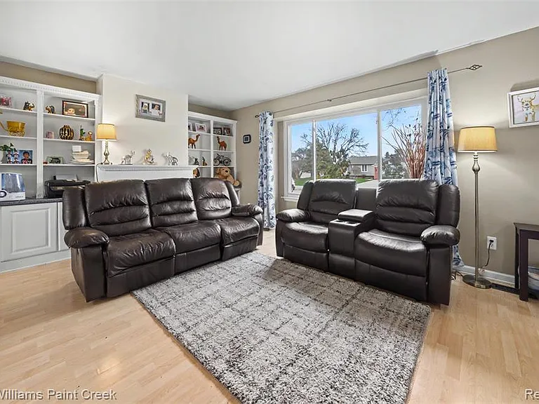 709 Denham Ln — Photo 4
