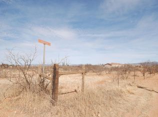 8825 E Hawthorn Ln, Hereford, AZ 85615