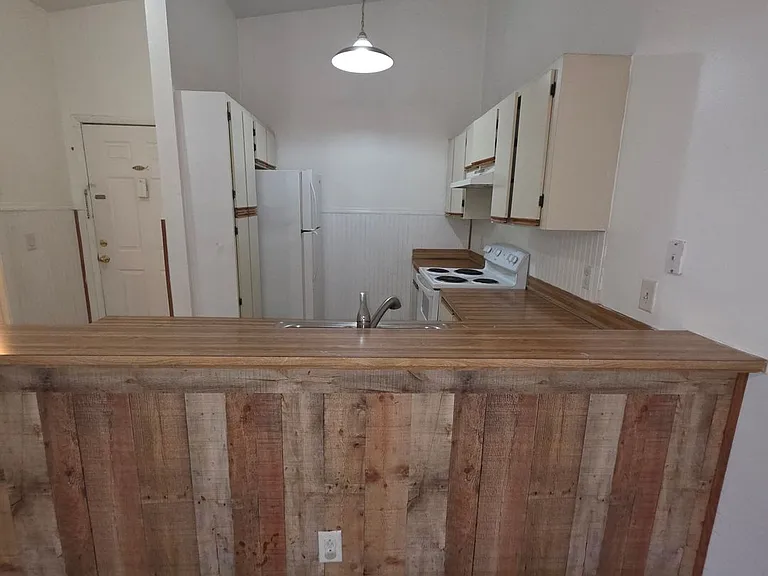 6031 Scotchwood Gln #204 — Photo 10