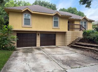 3800 SW Harbor Cir, Lees Summit, MO 64082