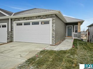 6042 S 87th St, Lincoln, NE 68526