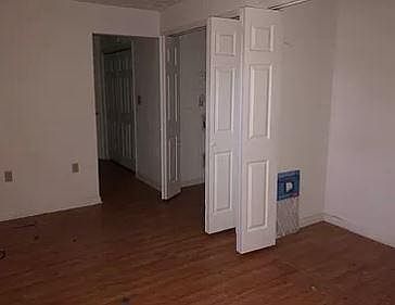 5th image of 1401 E Mulberry St