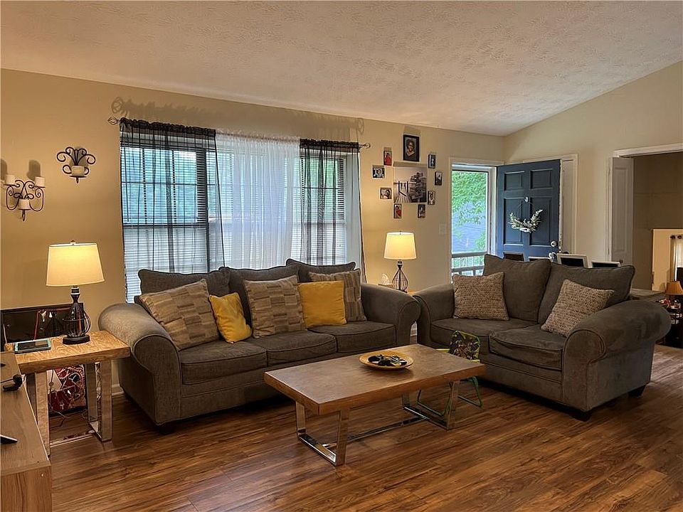 1st image of 103 Valley Ct