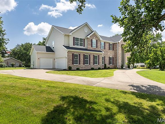 2nd image of 12 Chasselle Ln