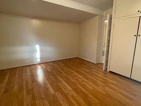 5th image of 3913 Edenhurst Ave