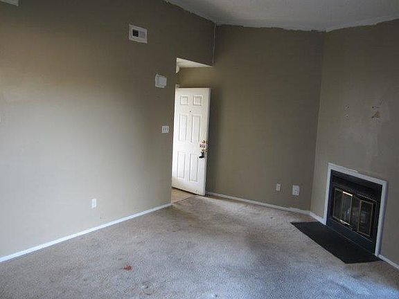 4th image of 335 Thalia Station Ct