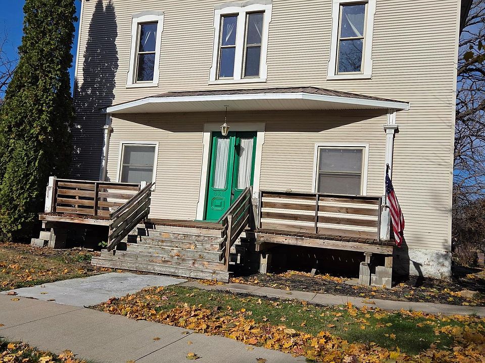 1st image of 621 Elm Ave E