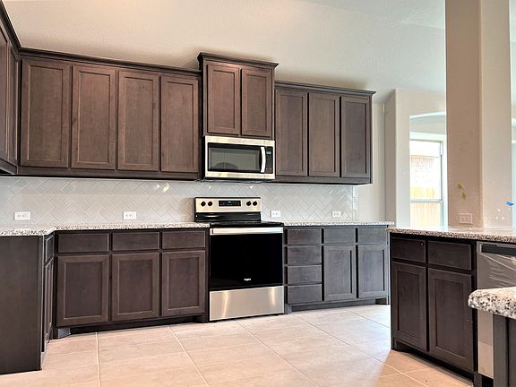 3rd image of 105 Jazlyn Dr