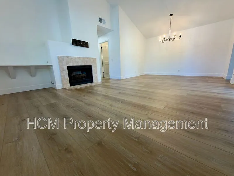 2 bed, 2.0 bath, 968 sqft, $3,600 — Photo 3